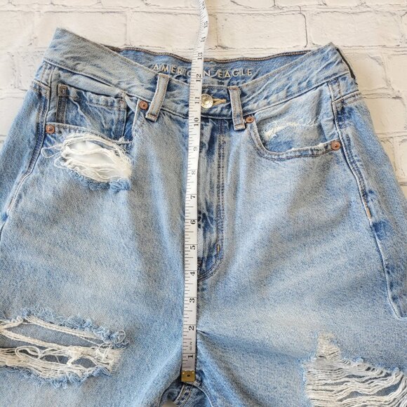 American Eagle Woman’s blue distressed highest rise mom jeans size 2 Regular - Picture 5 of 12